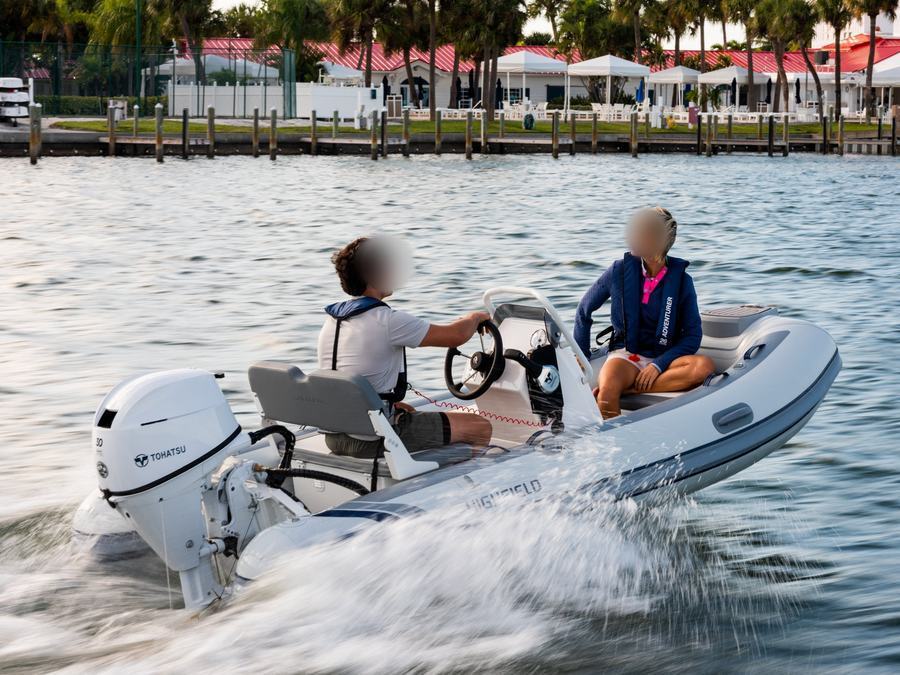 Annexe Highfield à console avec moteur Tohatsu, en Floride