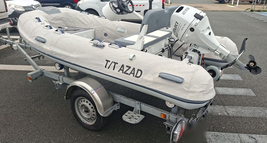 Taud de flotteurs sur mesure marqué au nom du bateau T/T AZAD